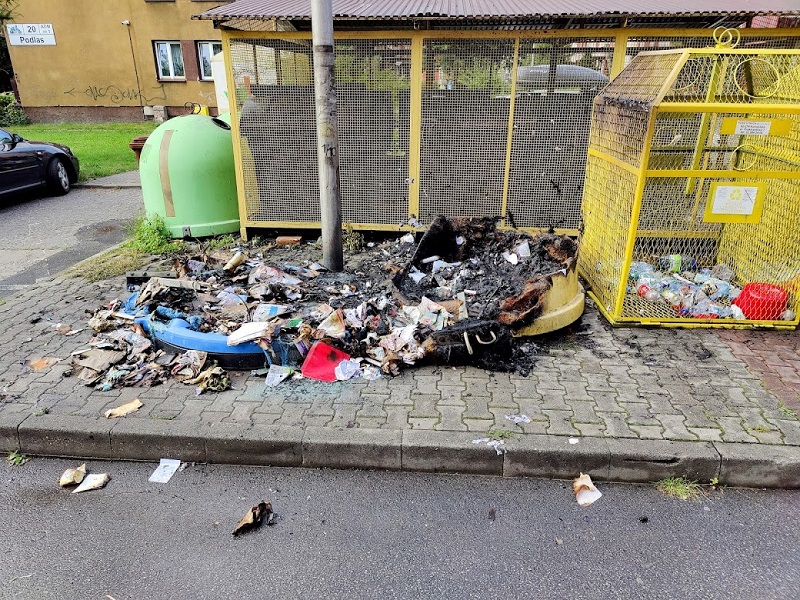 Godula: Spłonęły dwa śmietniki. Czy to podpalenie? Sprawę bada policja