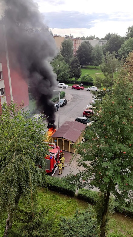 Godula: Spłonęły dwa śmietniki. Czy to podpalenie? Sprawę bada policja