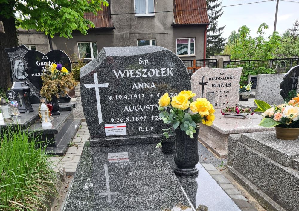 Grób rudzkiego powstańca oznaczony znakiem pamięci „Tobie Polsko”