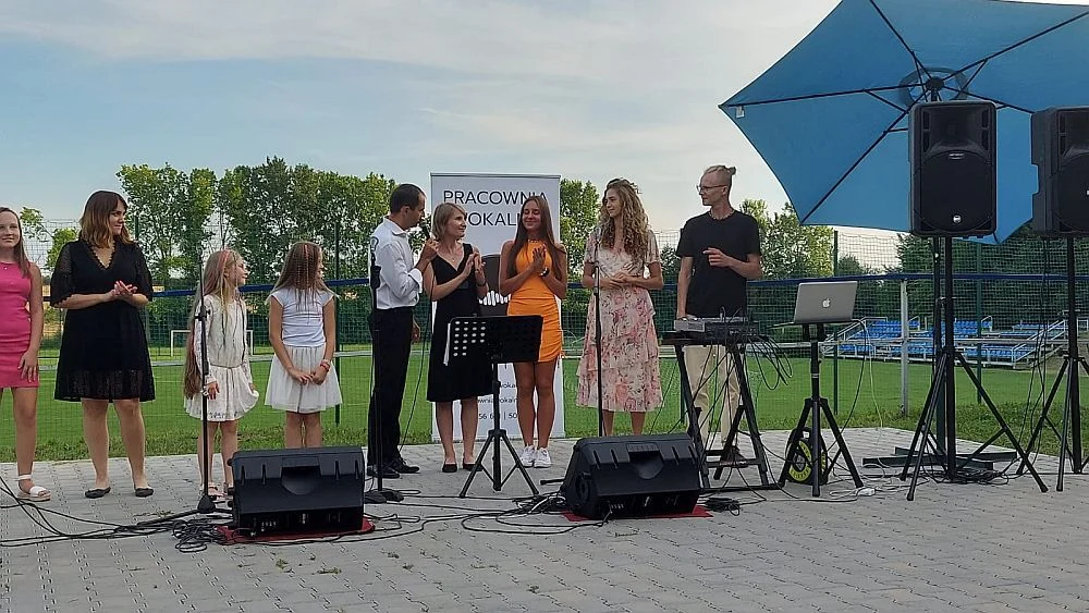 Przeboje filmowe przed Dzielnicowym Domem Kultury