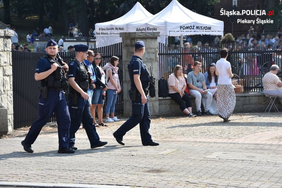 Policja ochraniała uczestników pielgrzymki 4