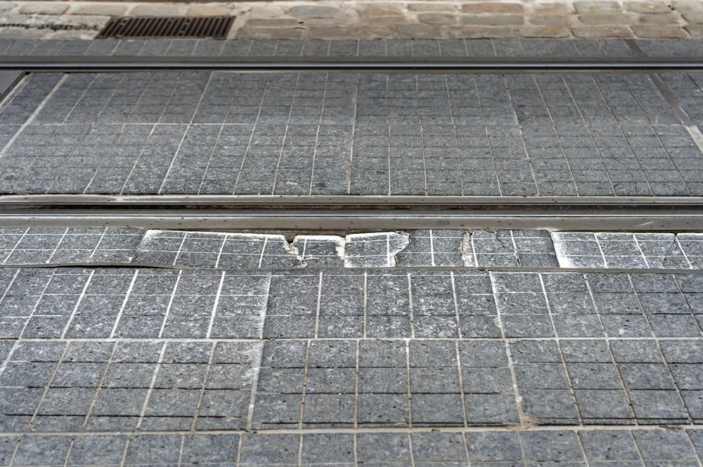 Wykonawca dokona naprawy gwarancyjnej uszkodzonych płyt na ul. Katowickiej