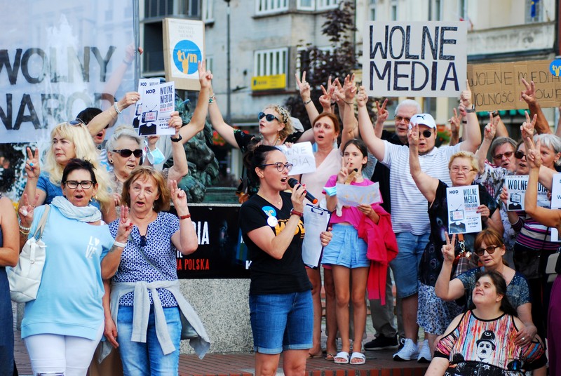 Lex TVN: W 93 polskich miastach odbyły się protesty w obronie wolności mediów. Także u nas