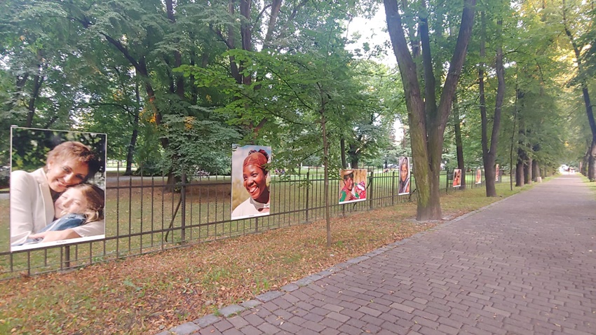 Uśmiech w obiektywie Elżbiety Dzikowskiej