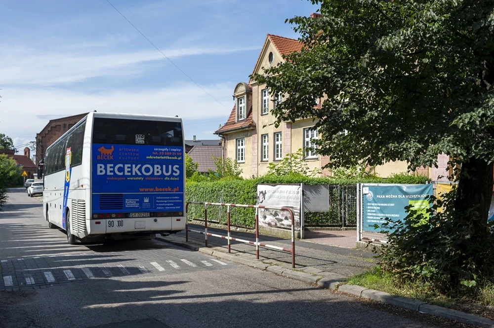 Becekobusem po zabawę z pasją