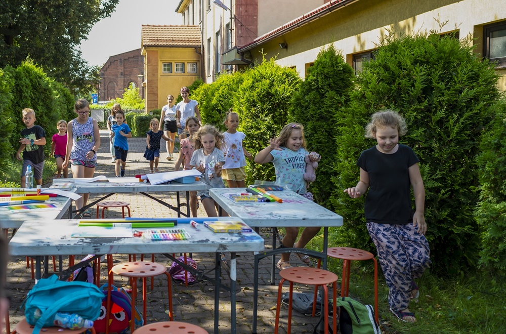 Becekobusem po zabawę z pasją