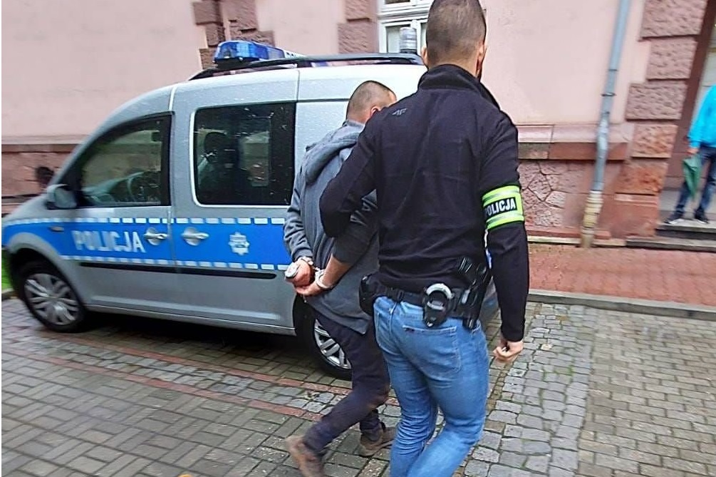 Areszt za wymuszanie pieniędzy i posiadanie narkotyków