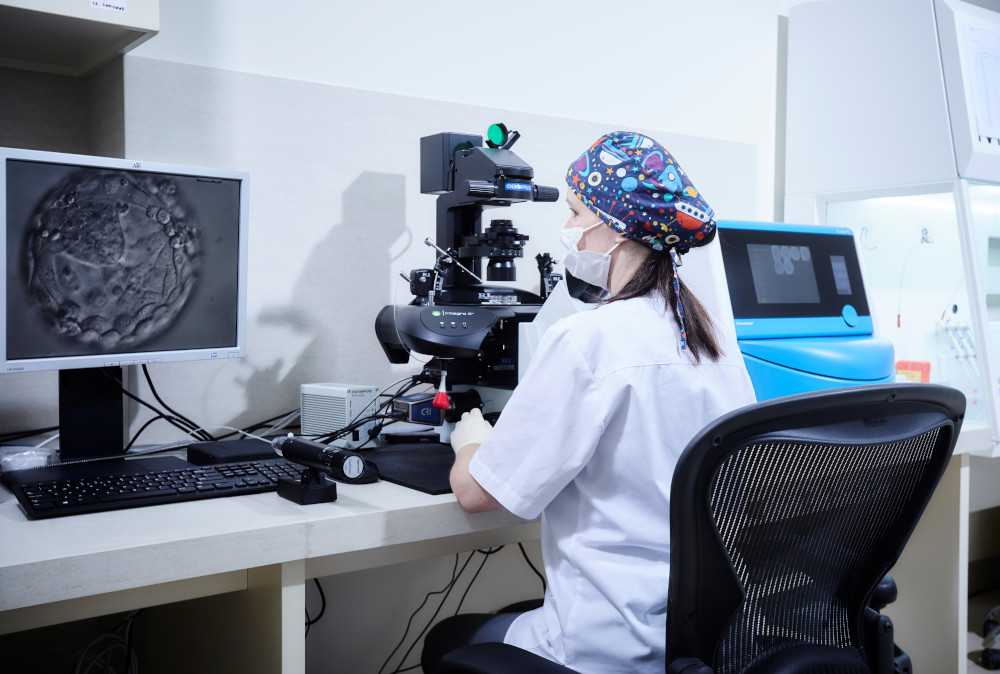 Klinika leczenia niepłodności pomaga parom marzącym o dziecku