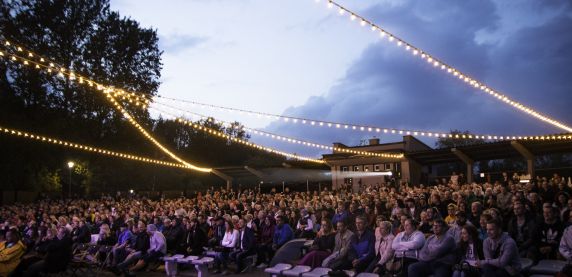 Sosnowiecki Iwent Komediowy powraca do Amfiteatru Muszelka w Kazimierzu