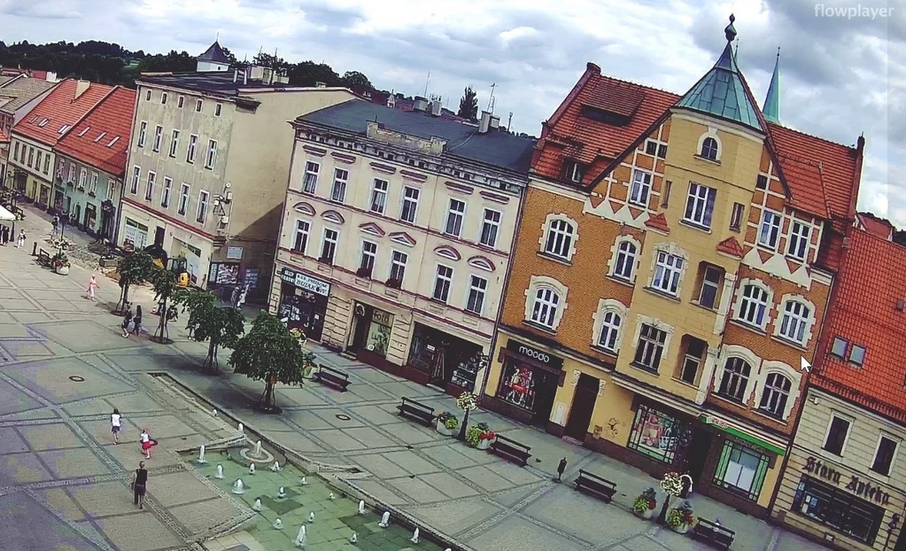 Spór o kamienicę na rynku. Miasto wystawiło budynek na sprzedaż, mieszkańcy komentują