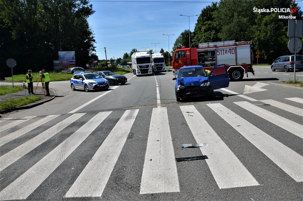 Wypadek na DK81. 71-letnia mieszkanka Łazisk Górnych trafiła do szpitala
