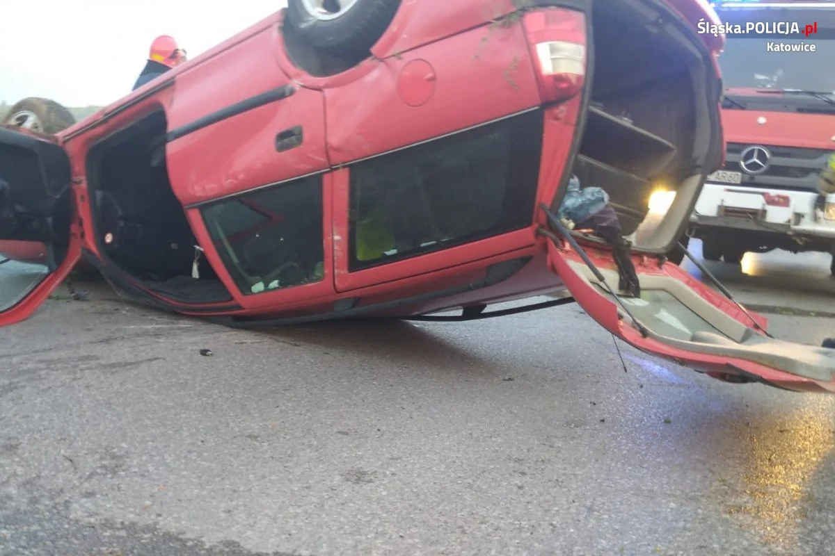 Jechał pijany i dachował. Pijanego kierowcę zatrzymał policjant po służbie