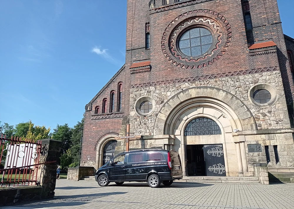 Pogrzeb 19-letniej Basi, która została śmiertelnie potrącona przez autobus [ZDJĘCIA]