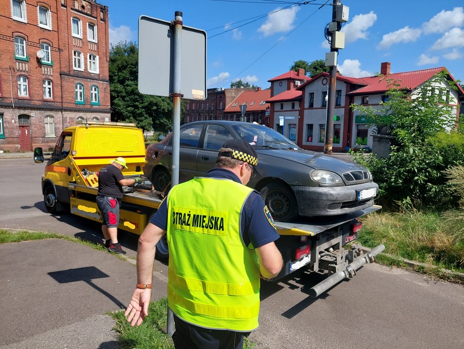Wraki aut znikają ze świętochłowickich ulic