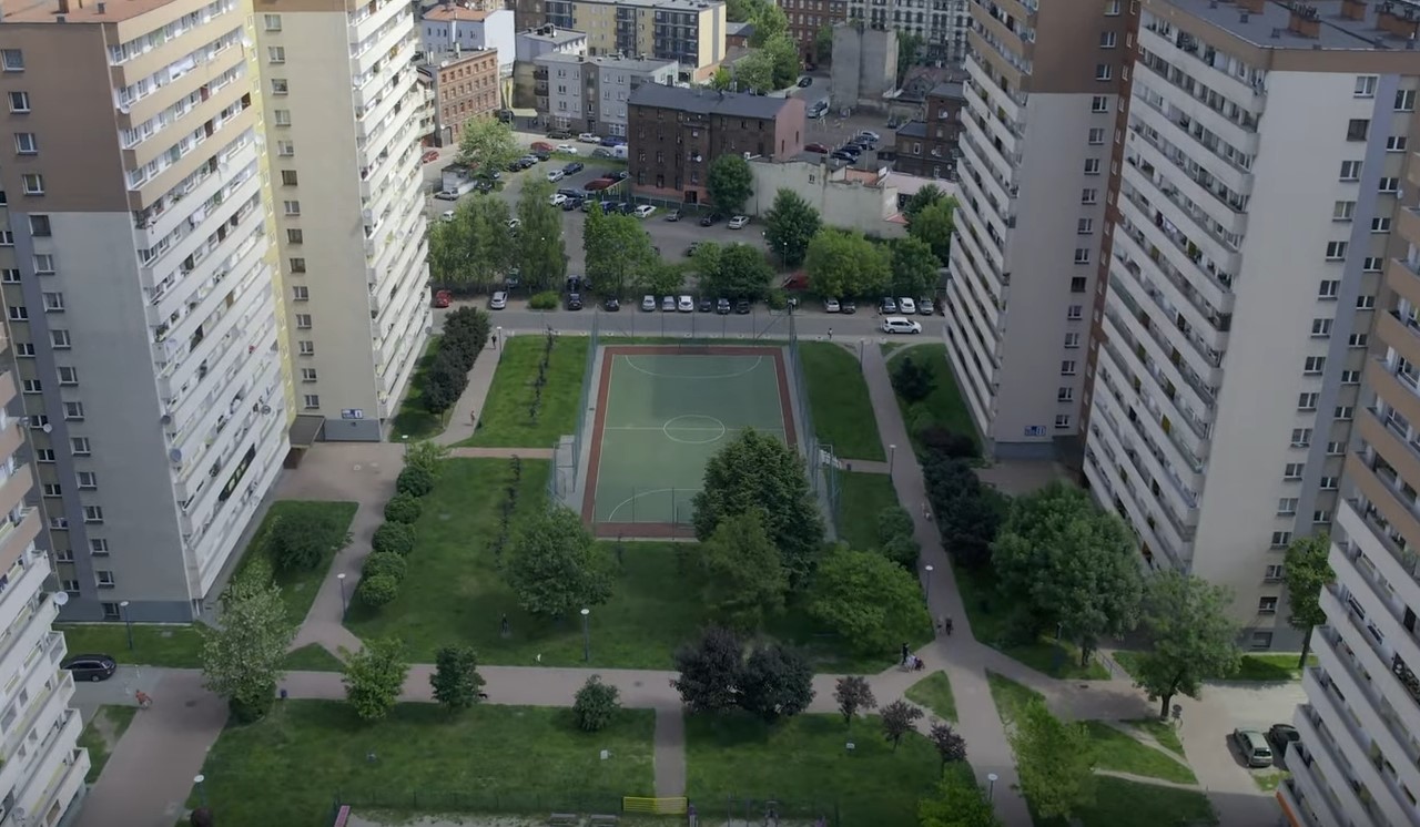 Mieszkańcy Osiedla Irys mają dość wulgarnego zachowania młodzieży? Jest apel radnego