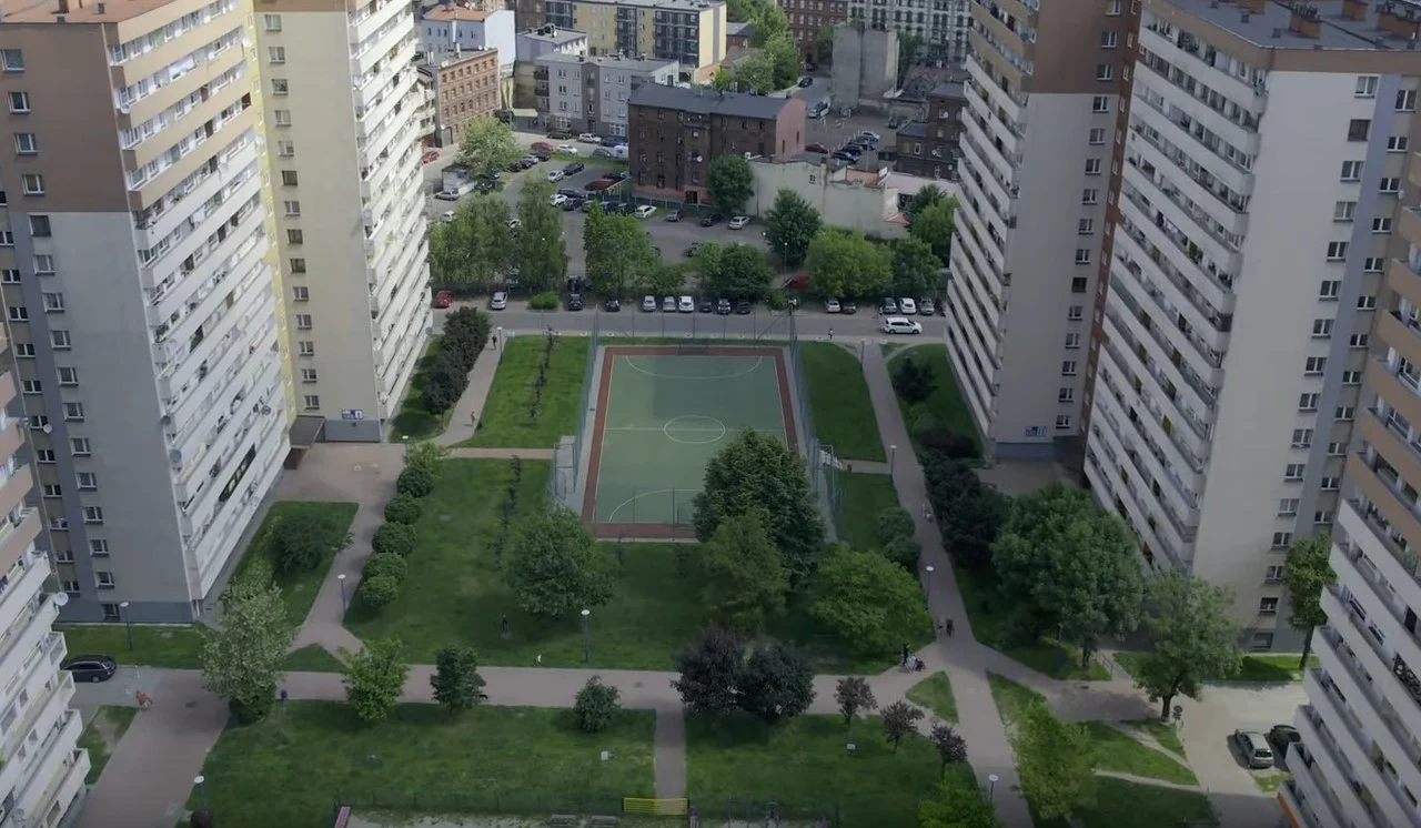 Mieszkańcy Osiedla Irys mają dość wulgarnego zachowania młodzieży? Jest apel radnego