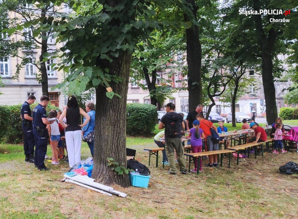 Bezpieczne wakacje z chorzowskimi policjantami
