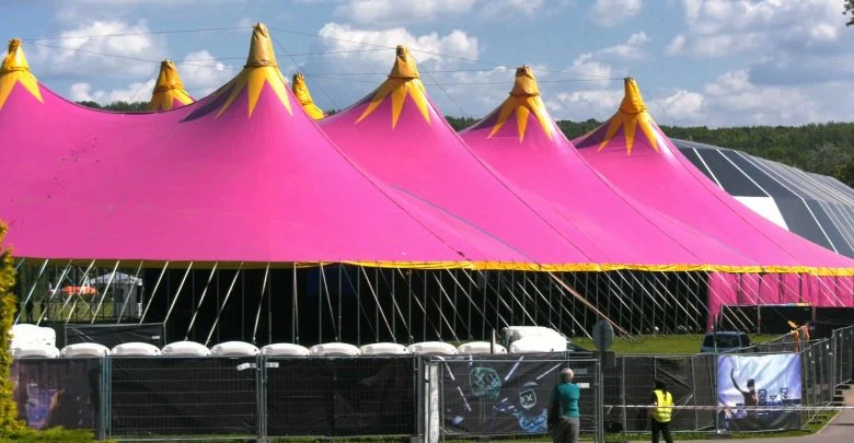 Spacerowicze się zdziwią. Część Parku Śląskiego ogrodzona. To teren Fest Festivalu 2021