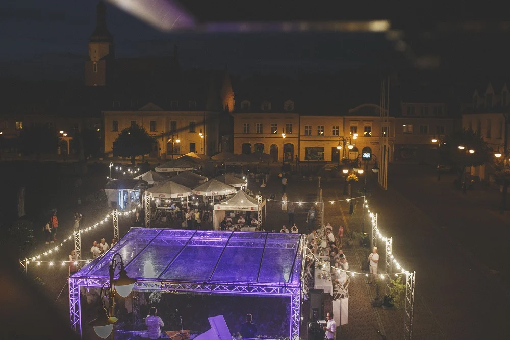 Biały wieczór, czyli kulinarno-muzyczna uczta na Rynku
