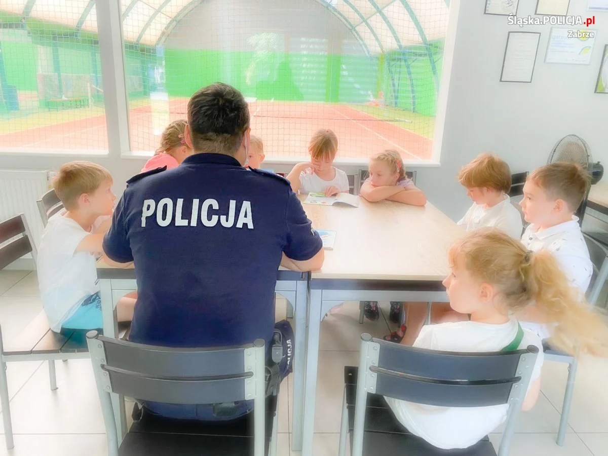 Mundurowy wkręcił dzieci w bezpieczeństwo podczas półkolonii