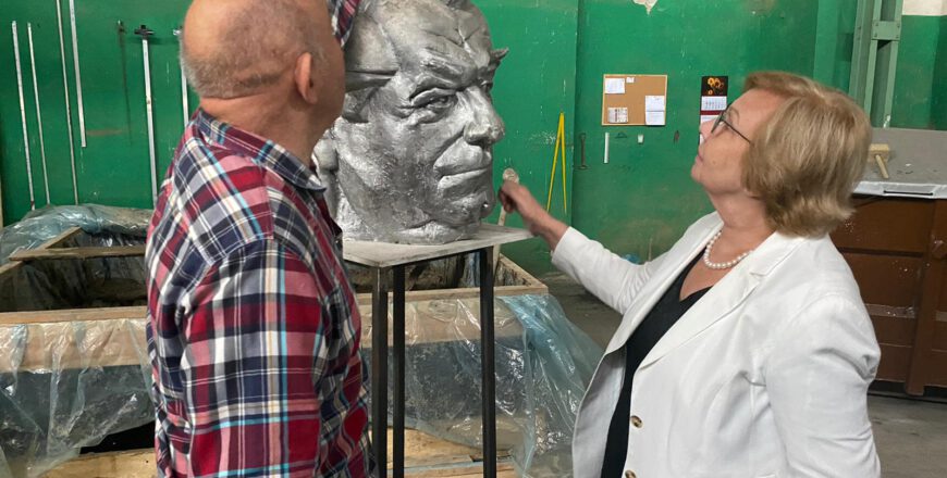 Trwają prace nad pomnikiem prof. Zbigniewa Religi