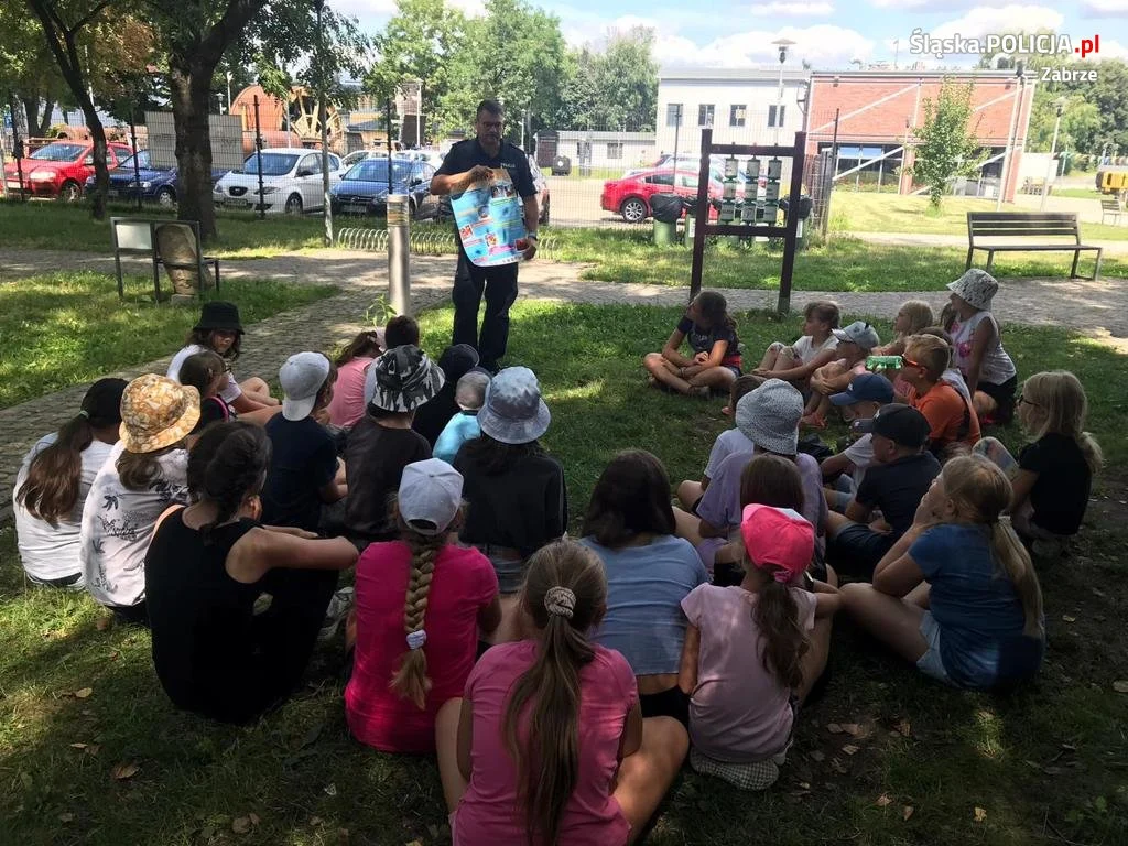 Policyjna prelekcja podczas półkolonii