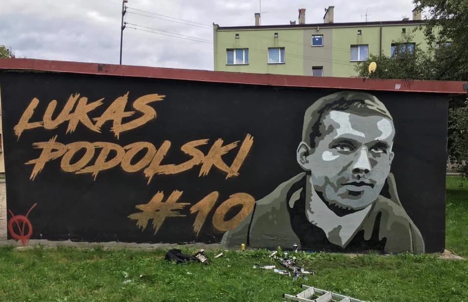 Kibice Górnika Zabrze przygotowali mural z wizerunkiem Lukasa Podolskiego
