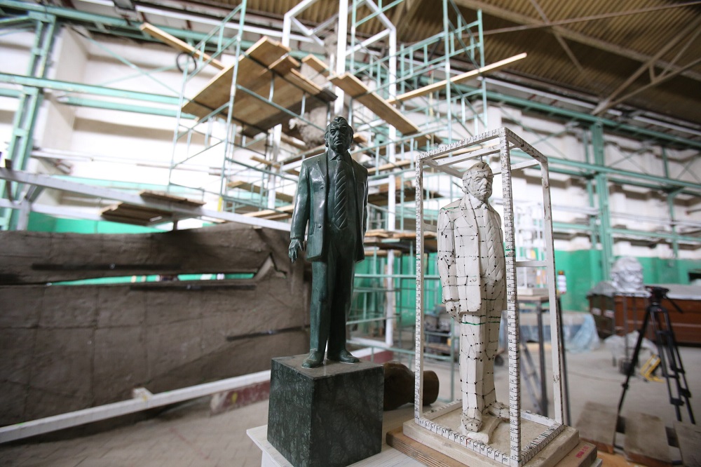 Rozpoczął się trzeci etap prac nad pomnikiem prof. Zbigniewa Religi