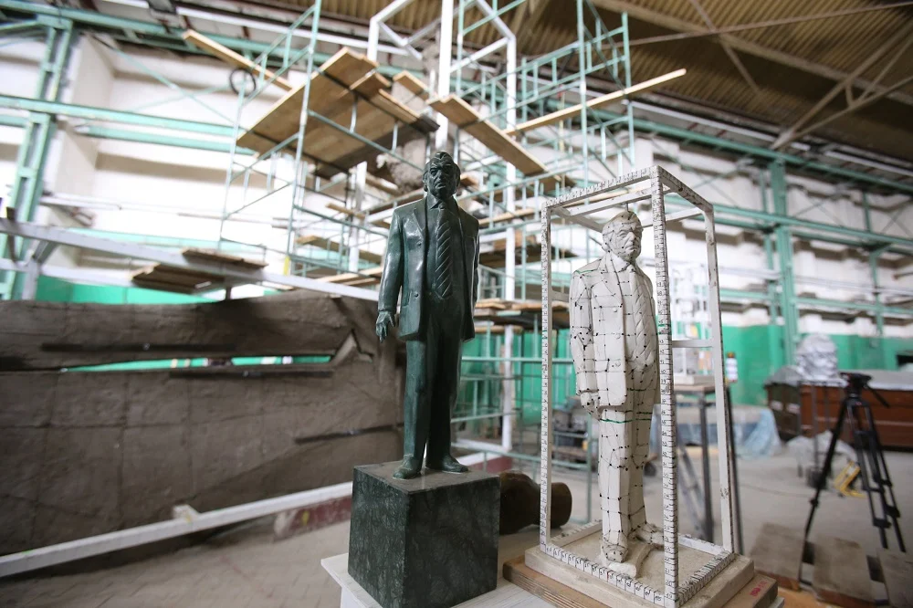 Rozpoczął się trzeci etap prac nad pomnikiem prof. Zbigniewa Religi