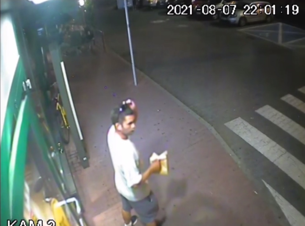 Ukradł rower na placu Teatralnym. Rozpoznajesz złodzieja?