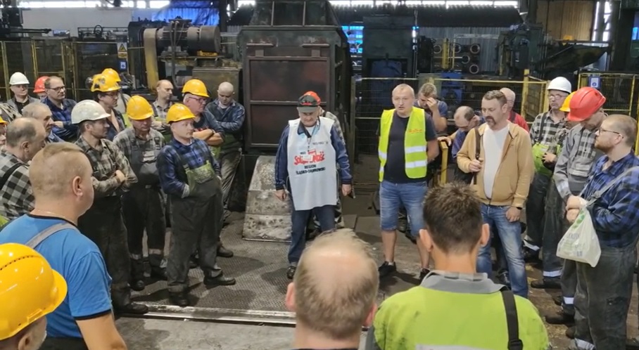 Masówki w Hucie Pokój rozpoczęte. „Tak źle jak teraz nigdy nie było” – grzmią związkowcy