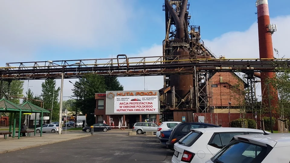 Masówki w Hucie Pokój rozpoczęte. „Tak źle jak teraz nigdy nie było” – grzmią związkowcy