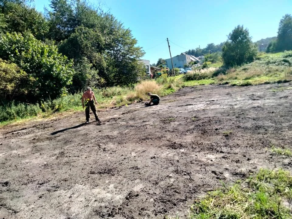 Trwa metamorfoza otoczenia schronu nr 45 w Kochłowicach. Niedawno posadzono 18 drzew!