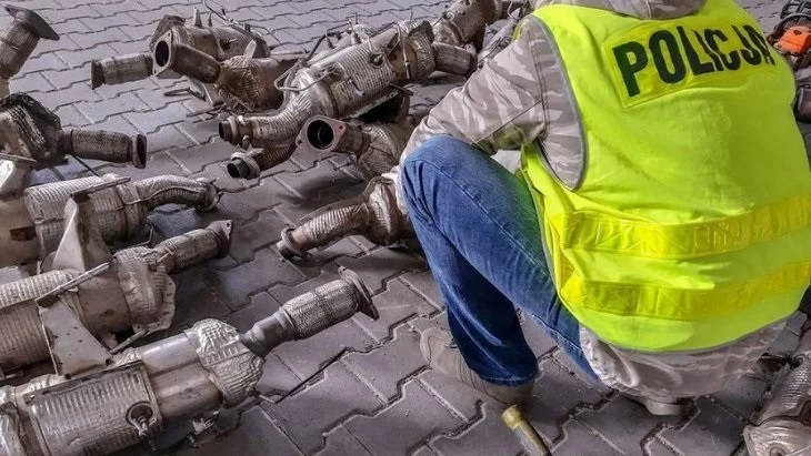 Złodzieje nadal kradną katalizatory w Rudzie Śląskiej!