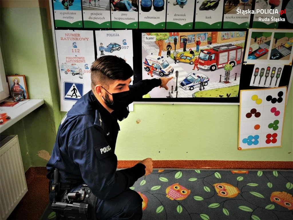 Policjanci spotkali się z przedszkolakami z Bajkolandii