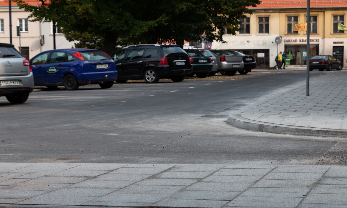 Bezpieczniej i ładniej. Chodniki przy rynku po modernizacji