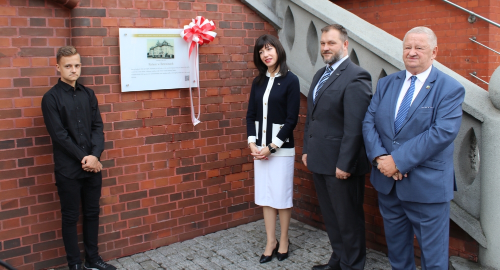 W Brzezinach Śląskich odsłonięto pamiątkowe tablice