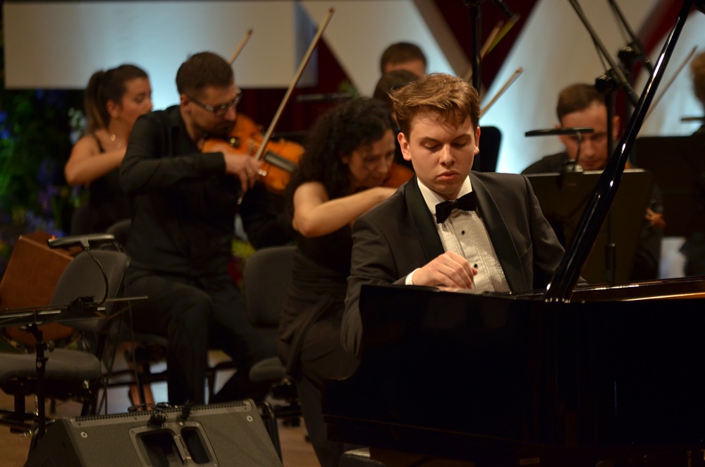 Miejskie Centrum Kultury zaprasza na recital chopinowski Mateusza Krzyżowskiego