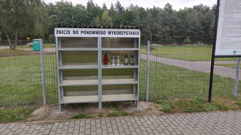 Drugie życie zniczy na tyskich cmentarzach