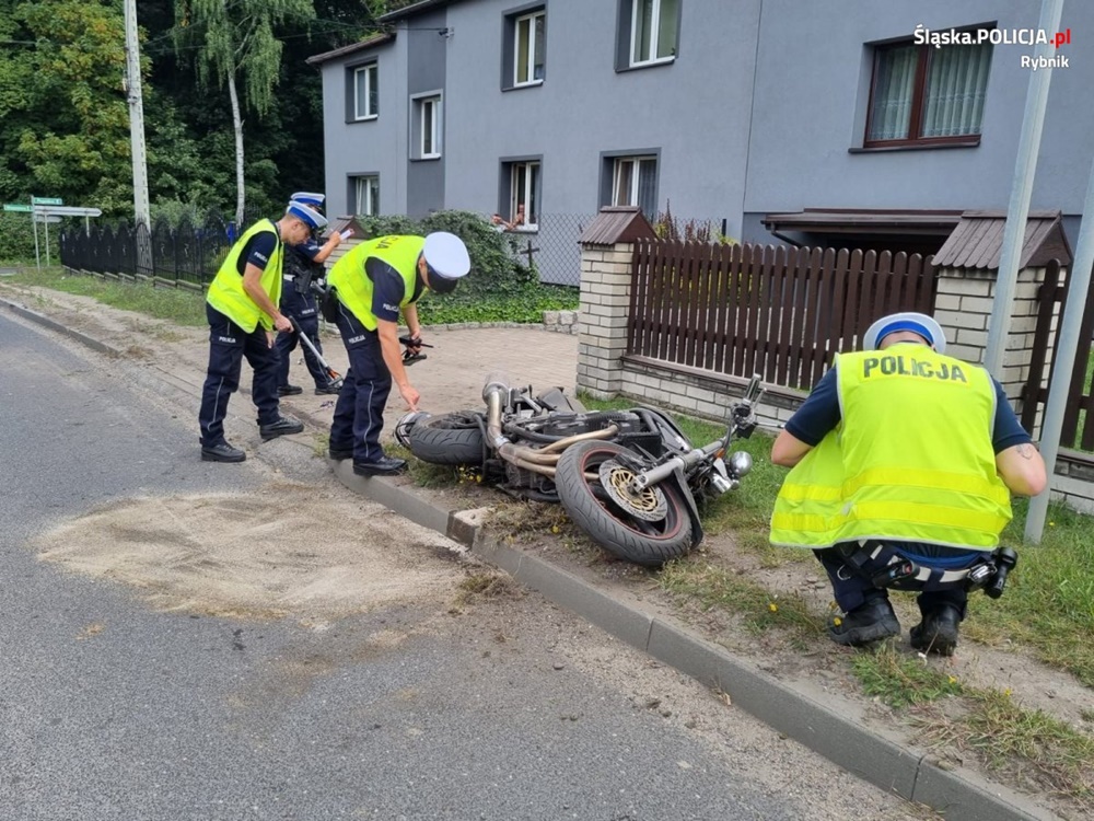 Niebezpieczny wypadek motocyklisty
