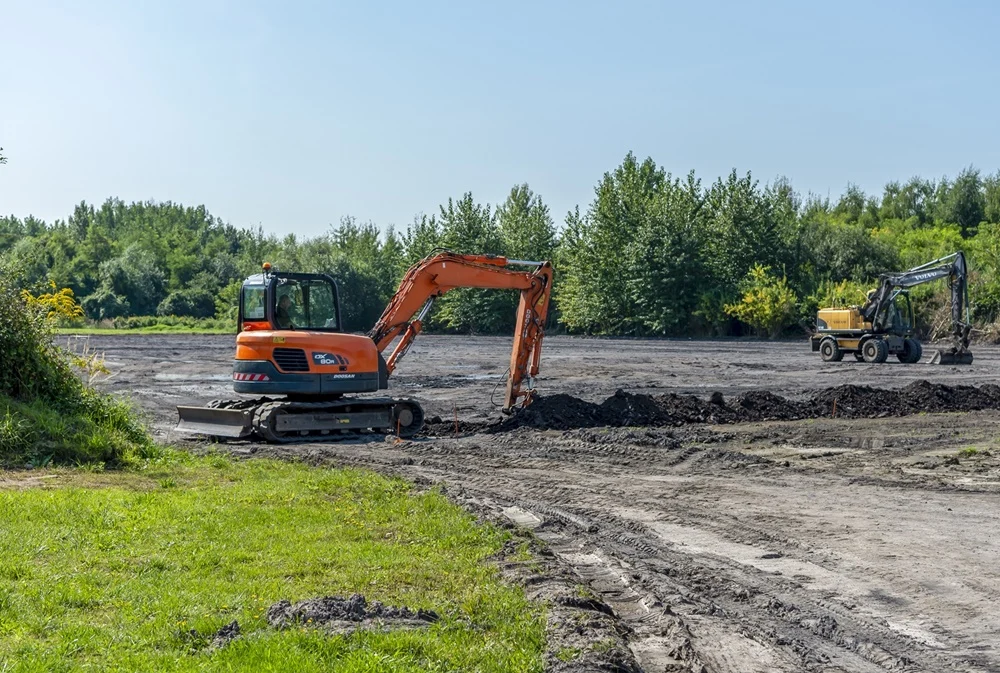 Rozpoczęły się prace związane z budową płyty boiska w Rozbarku