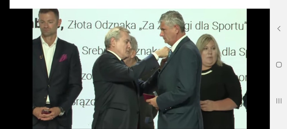 Dariusz Łukaszewski odznaczony brązową odznaką za zasługi dla sportu