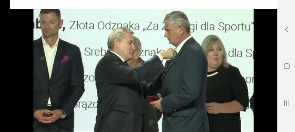 Dariusz Łukaszewski odznaczony brązową odznaką za zasługi dla sportu