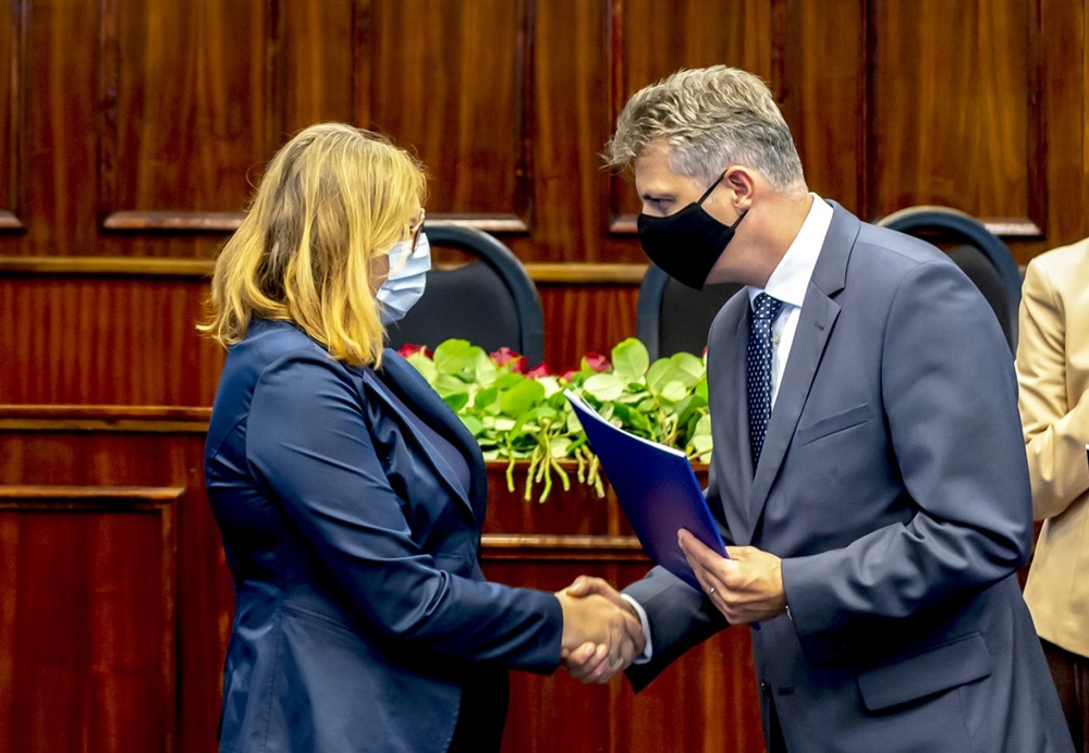 Prezydent wręczył awanse nauczycielom