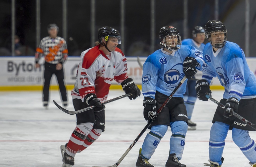 Artyści kontra TVN24. W Bytomiu odbył się hokejowy charytatywny mecz