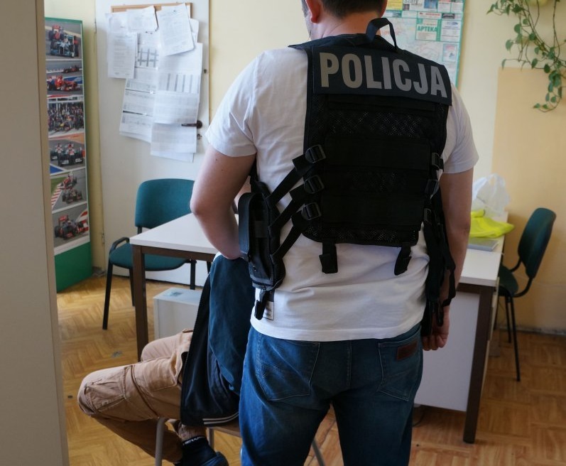 Brutalnie zmusił 90-latkę do oddania tysiąca złotych. Szybko wpadł w ręce policji