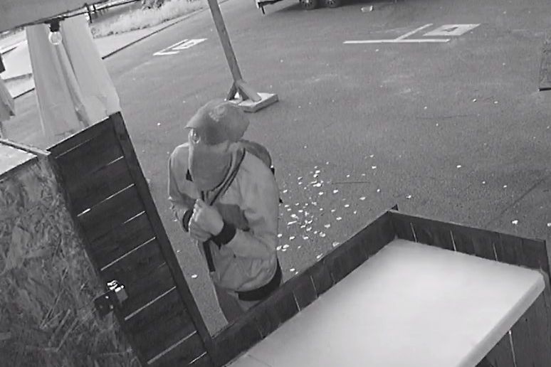 Rozpoznajesz sprawcę kradzieży przewodu?