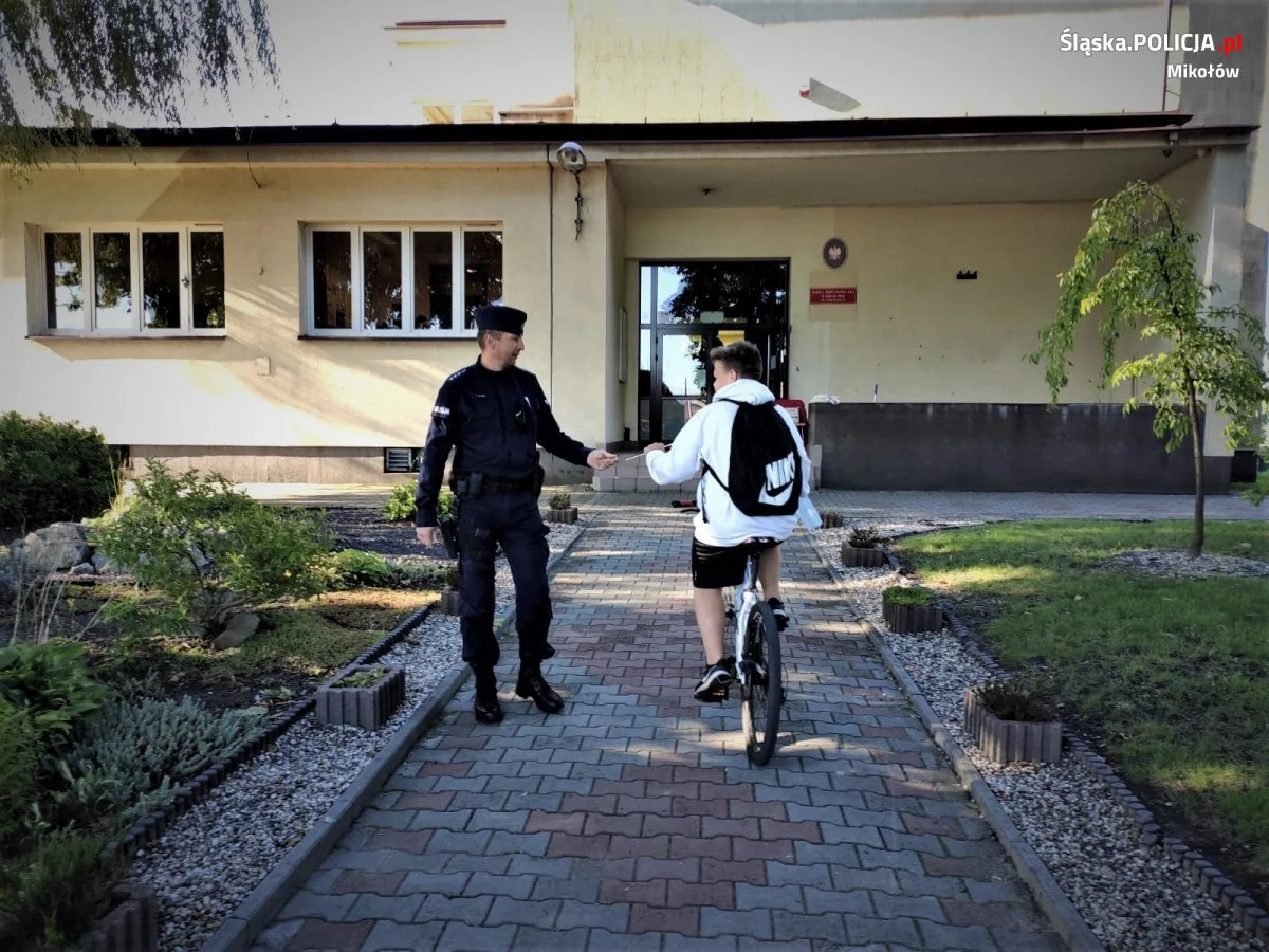 Policjanci odwiedzili uczniów w mikołowskiej dzielnicy Borowa Wieś