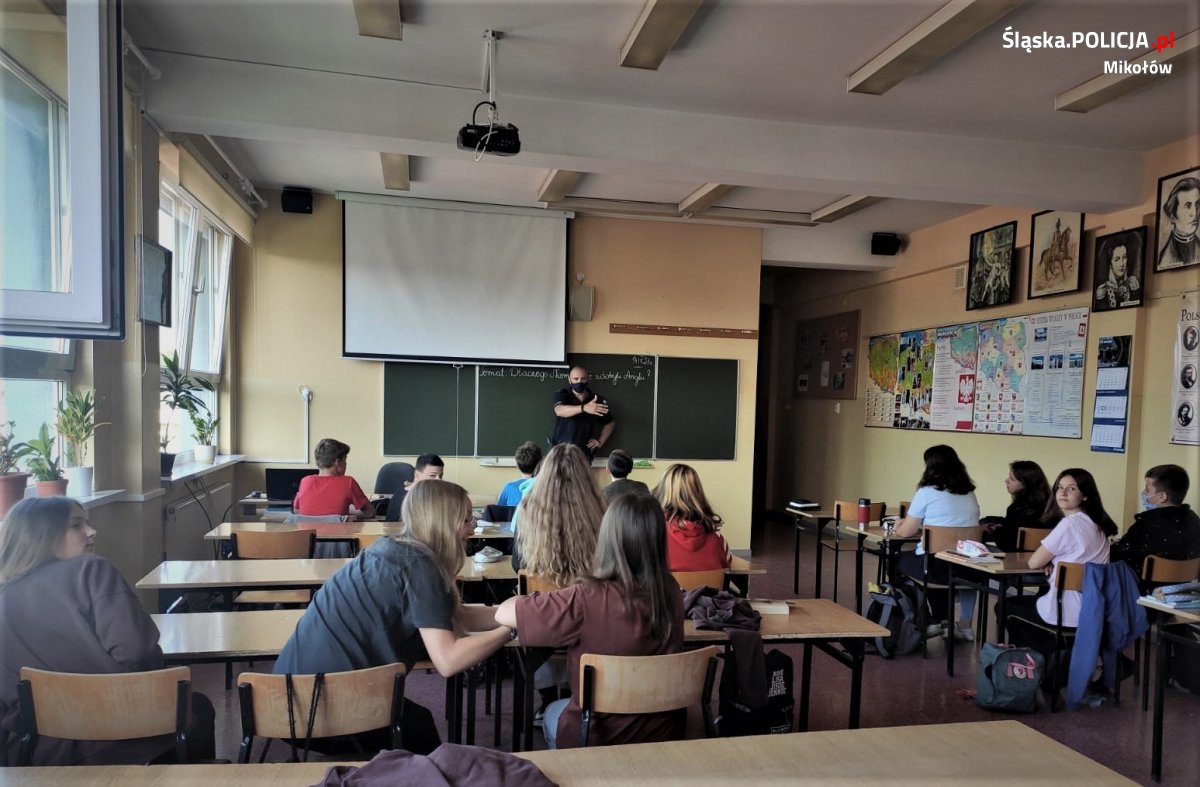 Z szacunkiem i godnością wobec siebie i kolegów. Akcja profilaktyczna w podstawówce