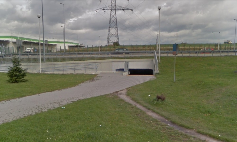 Kamery w przejściu między Leroy Merlin a Auchan? Mieszkańcy chcą większego bezpieczeństwa